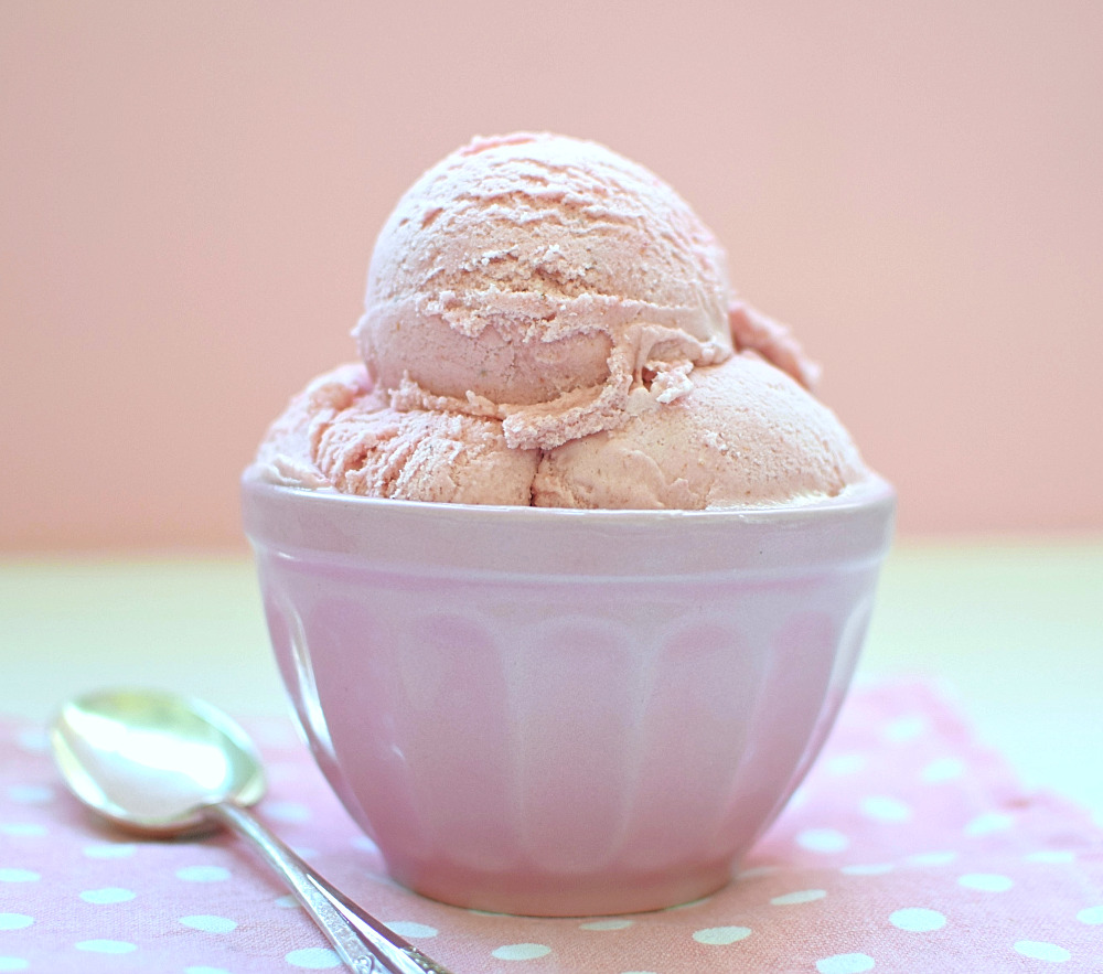 Strawberry ice cream in bowl